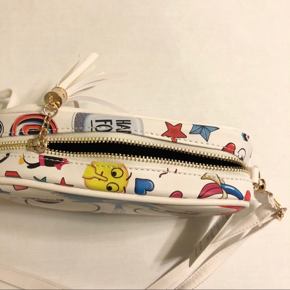 NWT Fun Print Zipper Crossbody Bag - Tassel - Picture 10 of 11